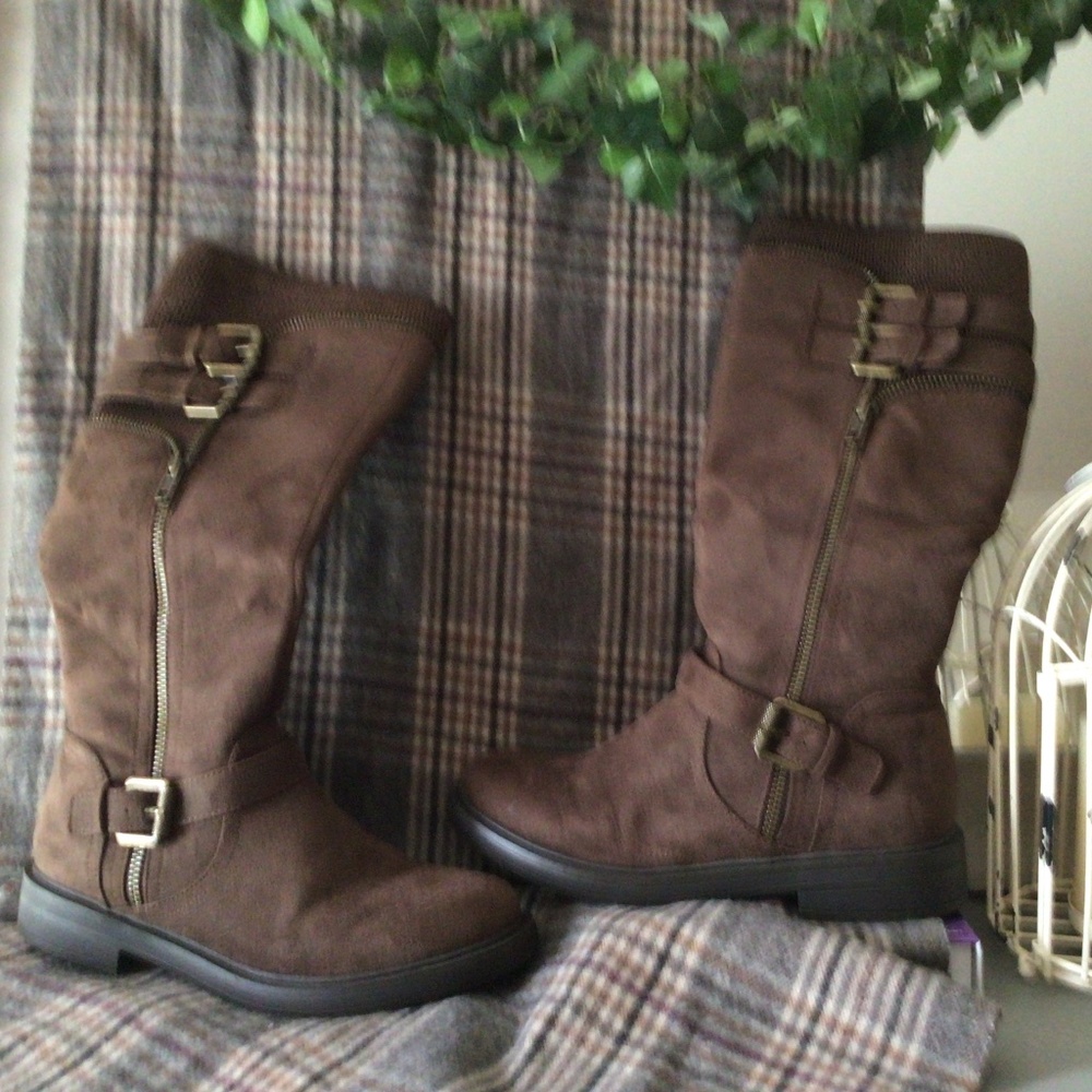 White Mountain 6 M Brown Suede Like Fabric